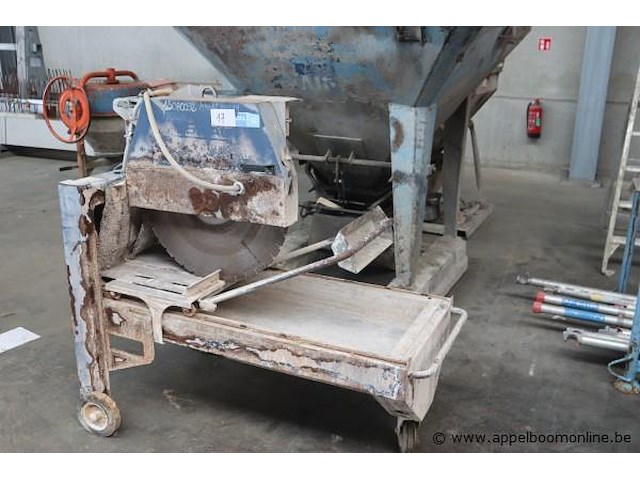Steenzaagmachine, met zaagblad, werking niet gekend - afbeelding 1 van  2