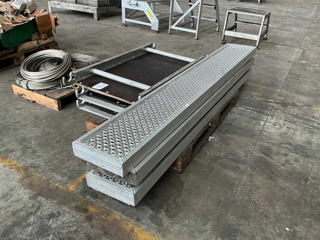 Steiger platforms (6x) - afbeelding 1 van  3