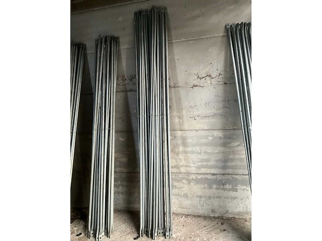 Steiger staanders (15x) met 14 diagonalen - afbeelding 3 van  14