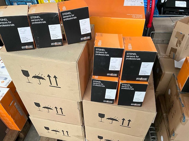 Steinel presence control pro ir quattro slim com1 gst bewegingsmelder (70x) - afbeelding 1 van  6