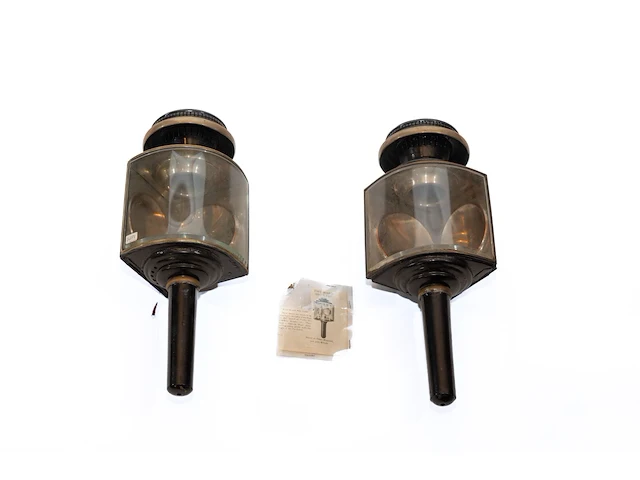 Stel antieke footboard side lamps - afbeelding 1 van  3