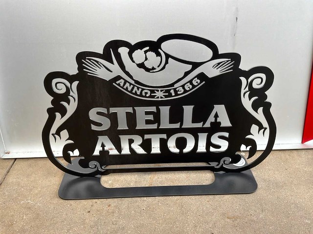 Stella artois gelakt op voet plaatstalen logo’s - afbeelding 1 van  1
