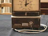 Stempelklok - afbeelding 1 van  2