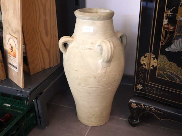 Stenen amphoor - afbeelding 1 van  3