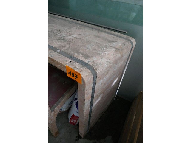 Stenen bureautafel met bijhorende stoel - afbeelding 2 van  4