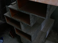 Stenen bureautafel met bijhorende stoel - afbeelding 3 van  4