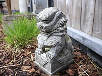 Stenen leeuw - afbeelding 2 van  3