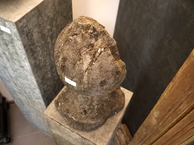 Stenen ornament - afbeelding 2 van  4