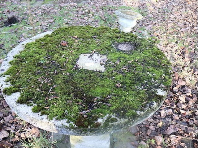 Stenen ronde tafel - afbeelding 2 van  3