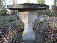 Stenen ronde tafel - afbeelding 3 van  3