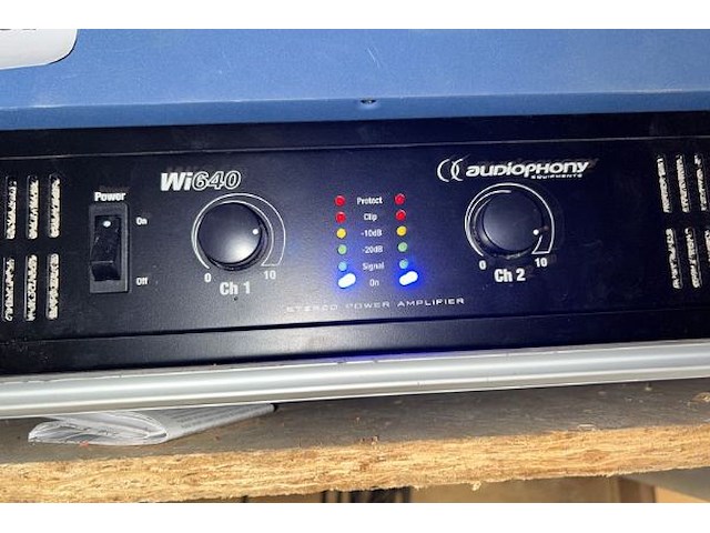 Stereo power amplifier + showtec - afbeelding 2 van  4