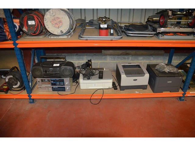 Stereo sanyo , hifi sanyo met tuner en casettespeler, printer epson dx3800, printer brother hl-5240, printer brother hl-l5100dn - afbeelding 1 van  8