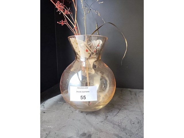 Stereoketen realistic, diverse boeken, rieten mand, reiskoffer, glazen vaas, schilderij - afbeelding 3 van  9