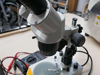 Stereomicroscoop + digitale multimeter - afbeelding 2 van  4