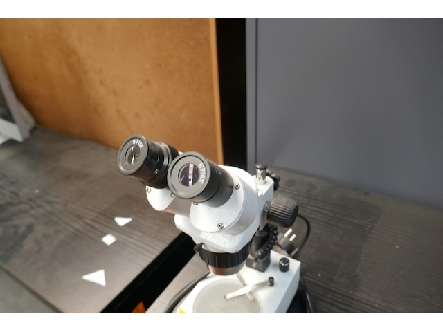 Stereomicroscoop + digitale multimeter - afbeelding 4 van  4