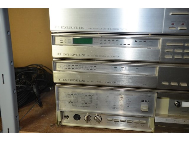 Steroketen itt bestaande uit platenspeler, versterker, tuner, cassettespeler, koffiemachine nespresso magimix, koffiemachine krups nespresso (niet compleet), kruimeldief black&decker met lader, mixer krups, draadloze telefoons siemens gigaset c450 - afbeelding 5 van  12