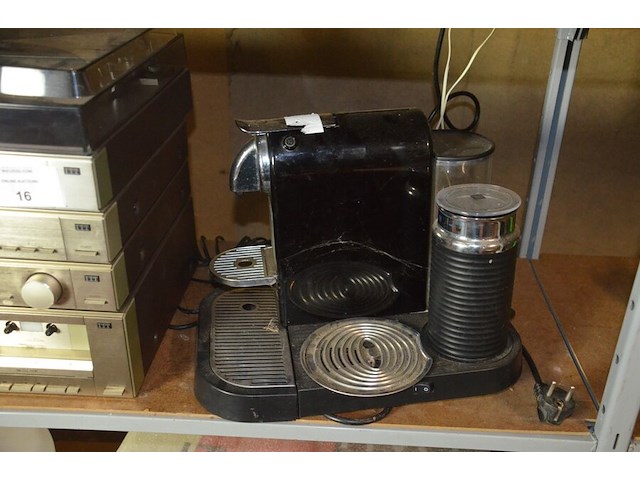 Steroketen itt bestaande uit platenspeler, versterker, tuner, cassettespeler, koffiemachine nespresso magimix, koffiemachine krups nespresso (niet compleet), kruimeldief black&decker met lader, mixer krups, draadloze telefoons siemens gigaset c450 - afbeelding 6 van  12