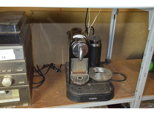 Steroketen itt bestaande uit platenspeler, versterker, tuner, cassettespeler, koffiemachine nespresso magimix, koffiemachine krups nespresso (niet compleet), kruimeldief black&decker met lader, mixer krups, draadloze telefoons siemens gigaset c450 - afbeelding 7 van  12