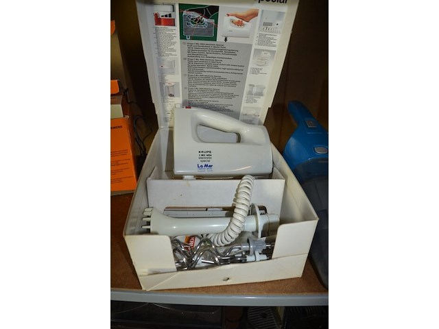 Steroketen itt bestaande uit platenspeler, versterker, tuner, cassettespeler, koffiemachine nespresso magimix, koffiemachine krups nespresso (niet compleet), kruimeldief black&decker met lader, mixer krups, draadloze telefoons siemens gigaset c450 - afbeelding 12 van  12