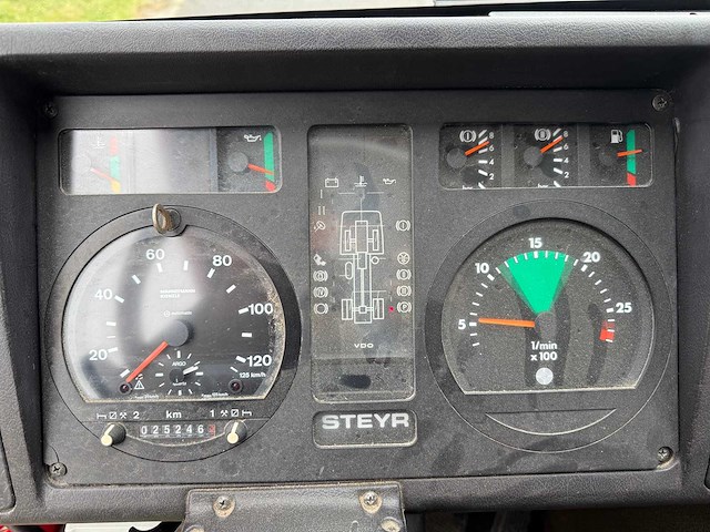 Steyr tankwagen - 1996 - brandweerwagen - afbeelding 23 van  32