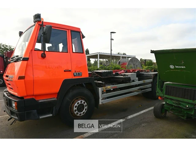 Steyr vrachtwagen met containersysteem - afbeelding 12 van  28