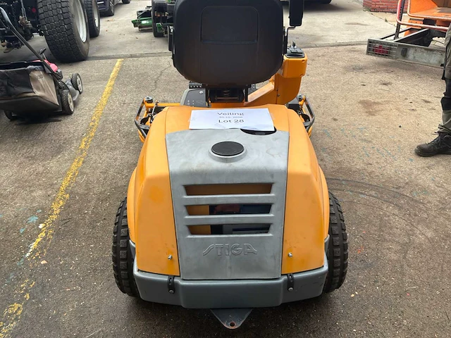 Stiga - park pro diesel - ride on lawn mower - afbeelding 12 van  12