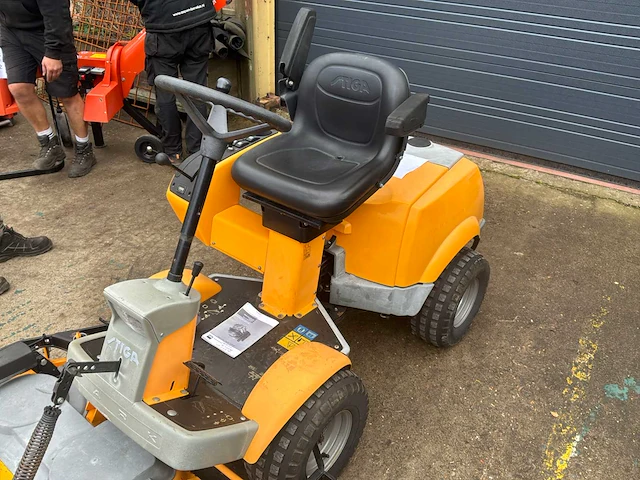 Stiga - park pro diesel - ride on lawn mower - afbeelding 1 van  12