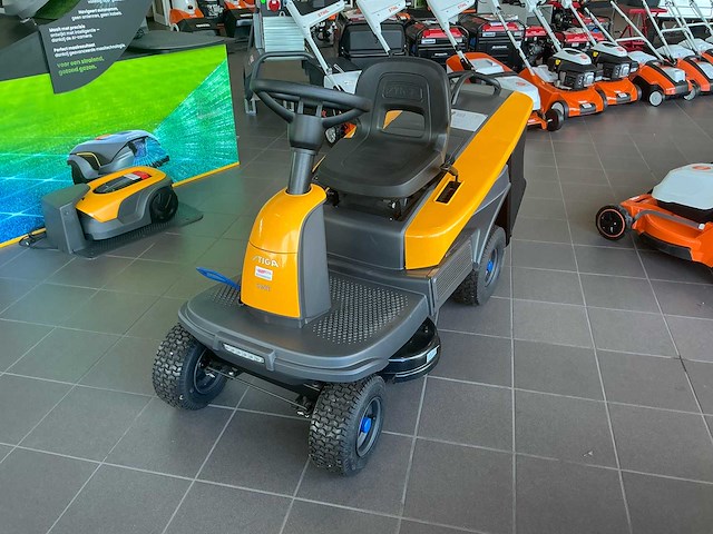 Stiga swift 372e electrische zitmaaier - afbeelding 1 van  13