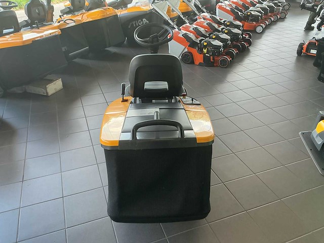 Stiga swift 372e electrische zitmaaier - afbeelding 8 van  13
