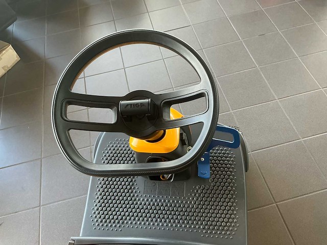 Stiga swift 372e electrische zitmaaier - afbeelding 12 van  13