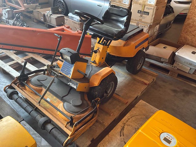 Stigma park 12 zitmaaier - benzine - afbeelding 1 van  11