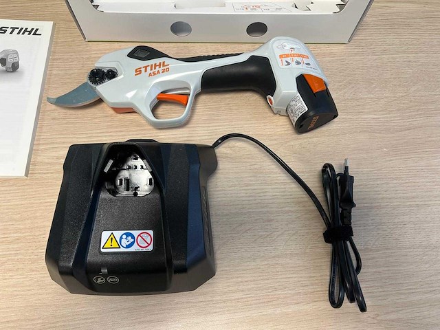 Stihl - asa20 - snoeischaar met accu en lader - afbeelding 1 van  9