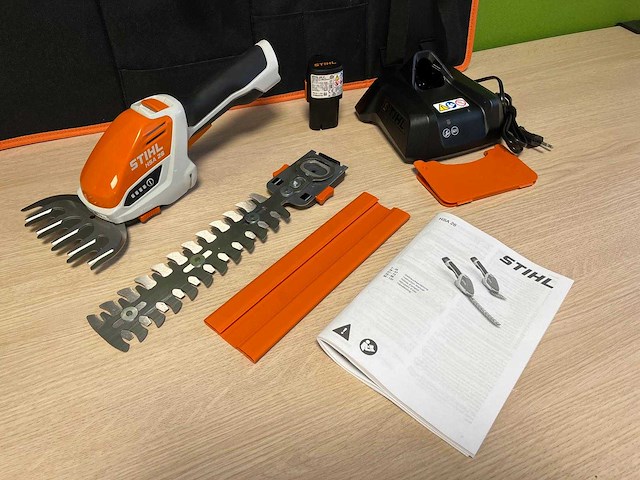 Stihl - hsa26 - accu gras- en buxusschaar met accu en lader - afbeelding 1 van  3