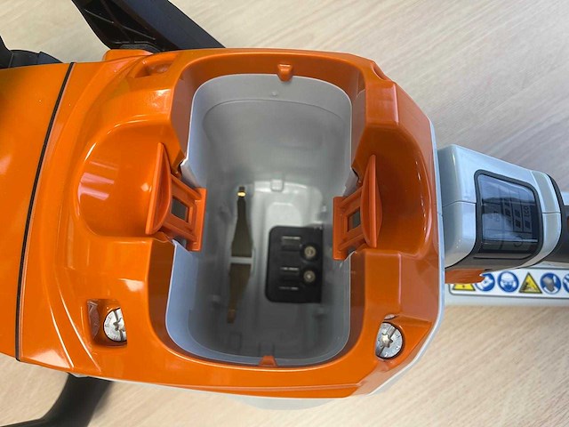 Stihl - msa300c - kettingzaag met ap300s accu en al101 acculader - afbeelding 10 van  21