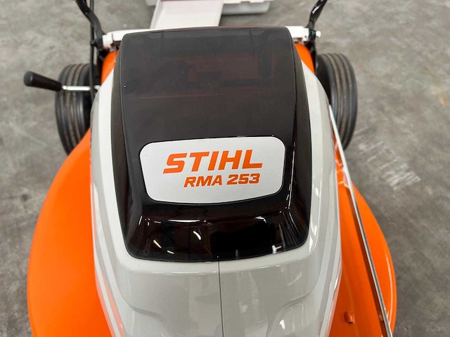 Stihl - rma253 - accu grasmaaier met ap300s accu en al101 lader - afbeelding 17 van  17