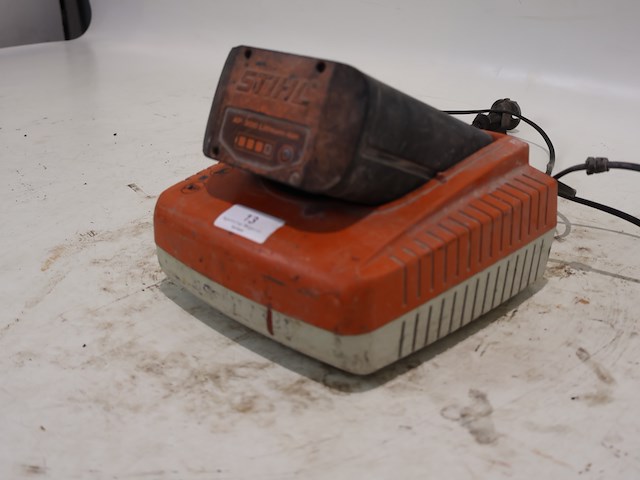 Stihl acculader + accu - afbeelding 2 van  8