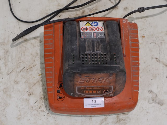 Stihl acculader + accu - afbeelding 3 van  8