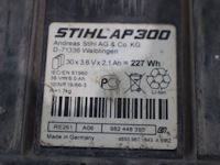 Stihl acculader + accu - afbeelding 8 van  8