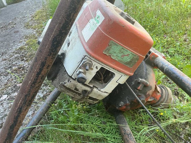 Stihl bt 360 grondboor - afbeelding 3 van  4