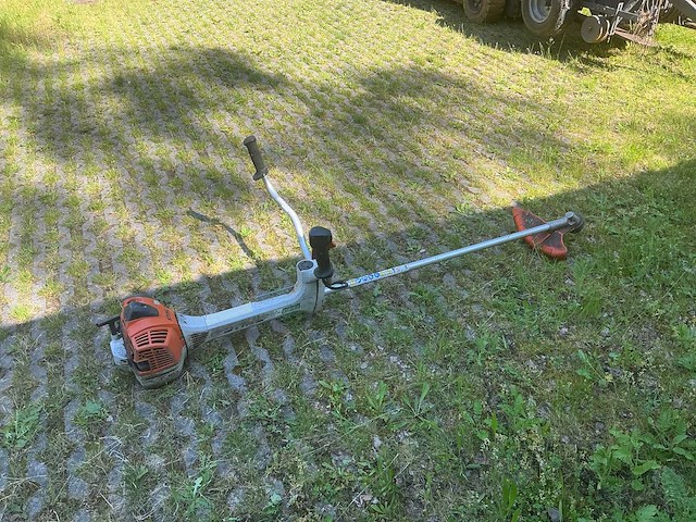 Stihl fs 561 c-em bosmaaier - afbeelding 1 van  8