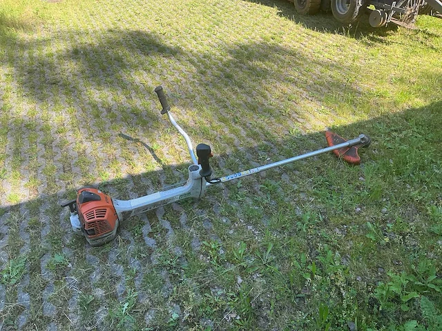Stihl fs 561 c-em bosmaaier - afbeelding 1 van  8