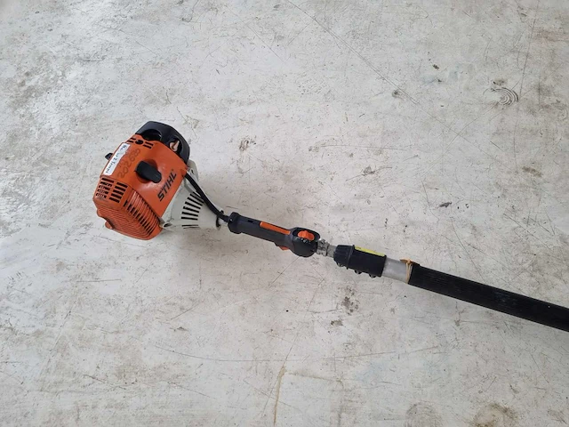 Stihl ht101 hoogsnoeier - werkend - afbeelding 7 van  8