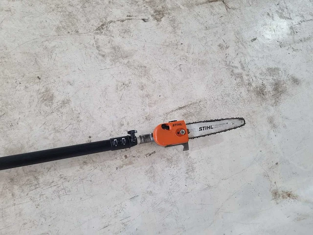 Stihl ht101 hoogsnoeier - werkend - afbeelding 8 van  8