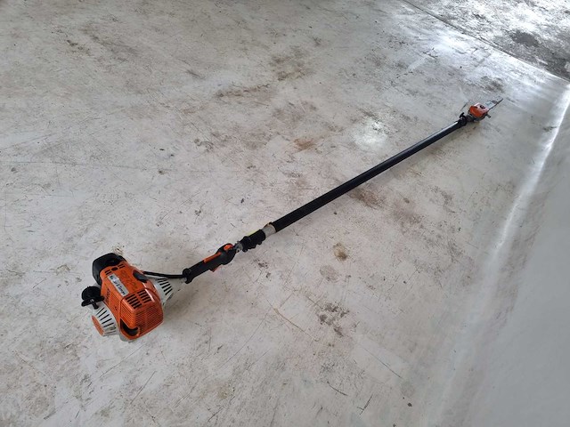 Stihl ht101 hoogsnoeier - werkend - afbeelding 2 van  7