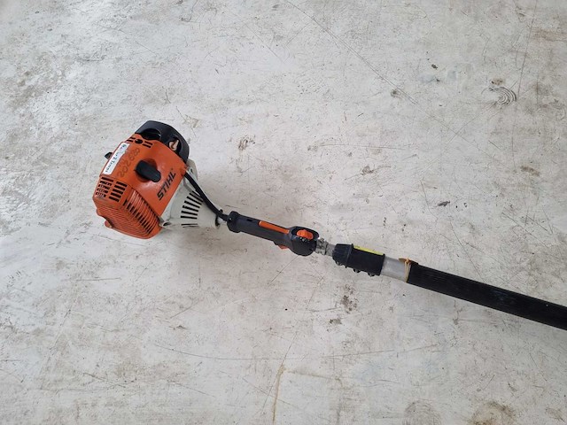 Stihl ht101 hoogsnoeier - werkend - afbeelding 6 van  7