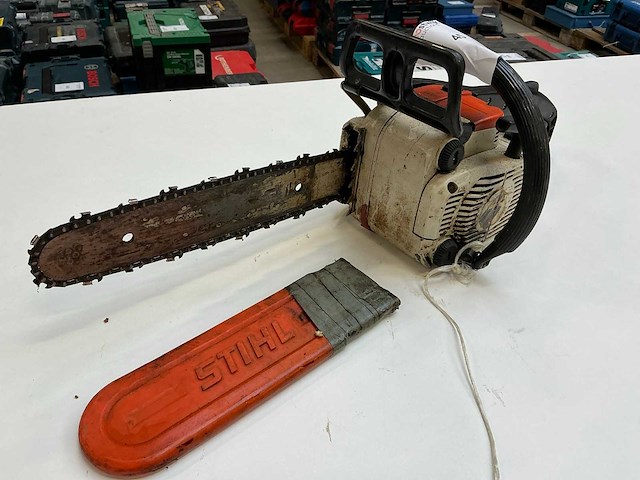 Stihl kettingzaag - afbeelding 1 van  6