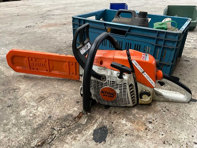 Stihl ms280 kettingzaag - afbeelding 1 van  4