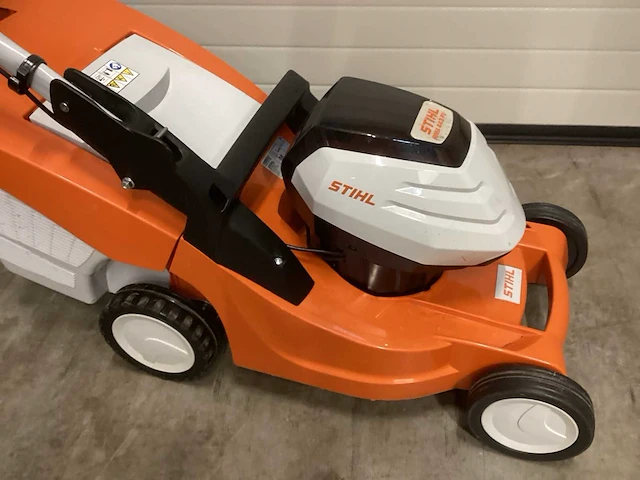 Stihl rma 443 pv accu grasmaaier ap-systeem - afbeelding 2 van  2