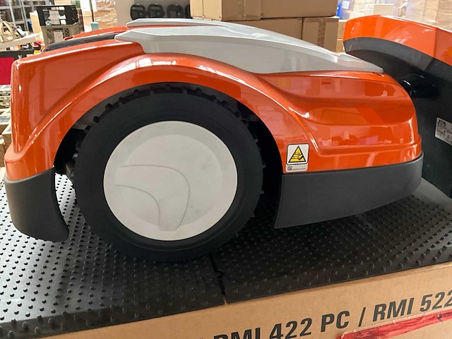Stihl rmi 422.2 p imow robotmaaier - afbeelding 2 van  12