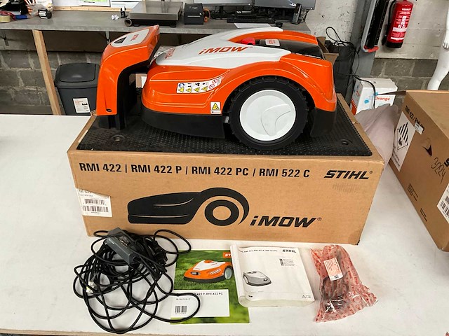 Stihl rmi 422.2 p imow robotmaaier - afbeelding 1 van  12